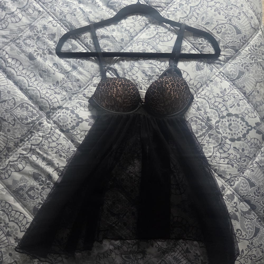 NWT! Victoria's Secret Black and Nude Lace Chemise